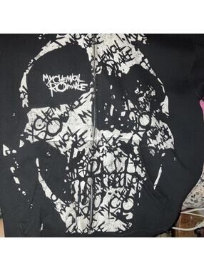 Hot Topic Men's Black and Multi Hoody